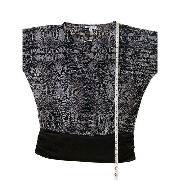Jennifer Lopez Womens Small Snake Print Blouse With Keyhole Neckline Small - Picture 8 of 13